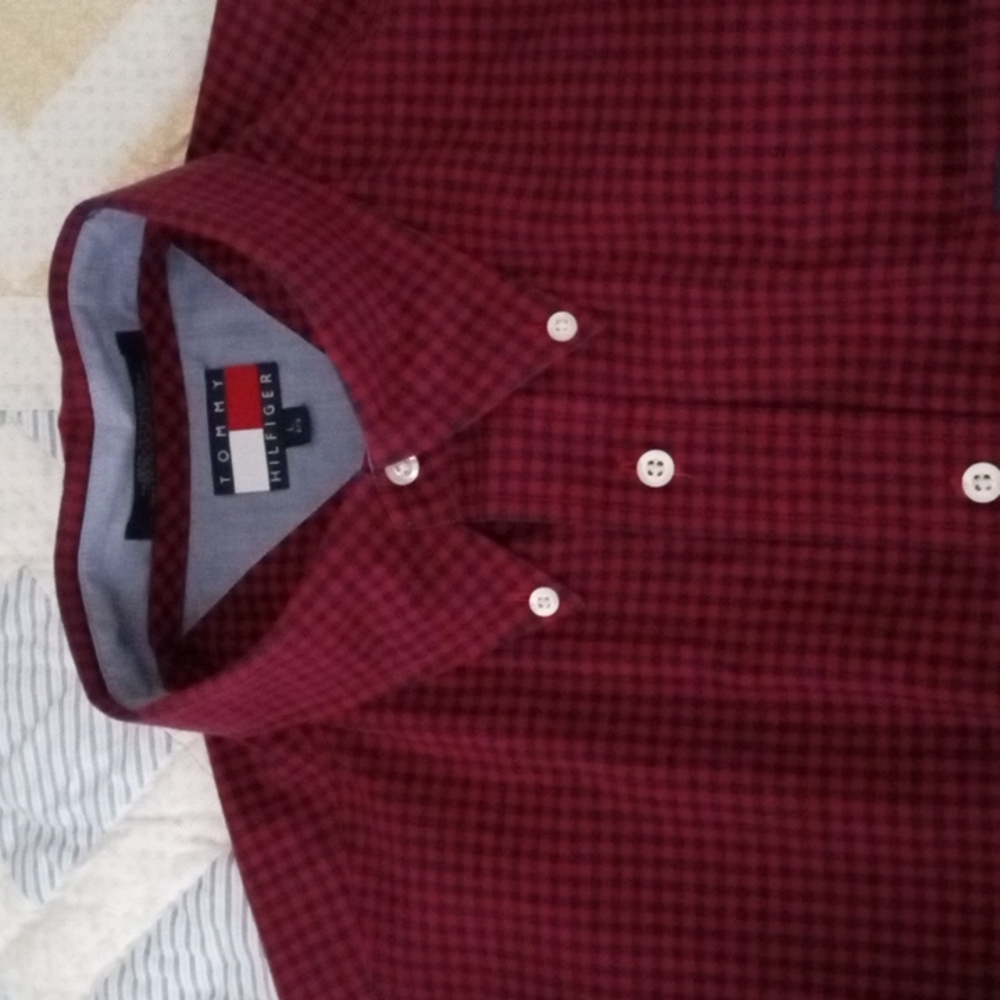 Classic Tommy Hilfiger Shirt